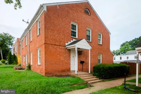 Photo of 9827 Town Lane, MANASSAS, VA 20110 (MLS # VAMN2011928)