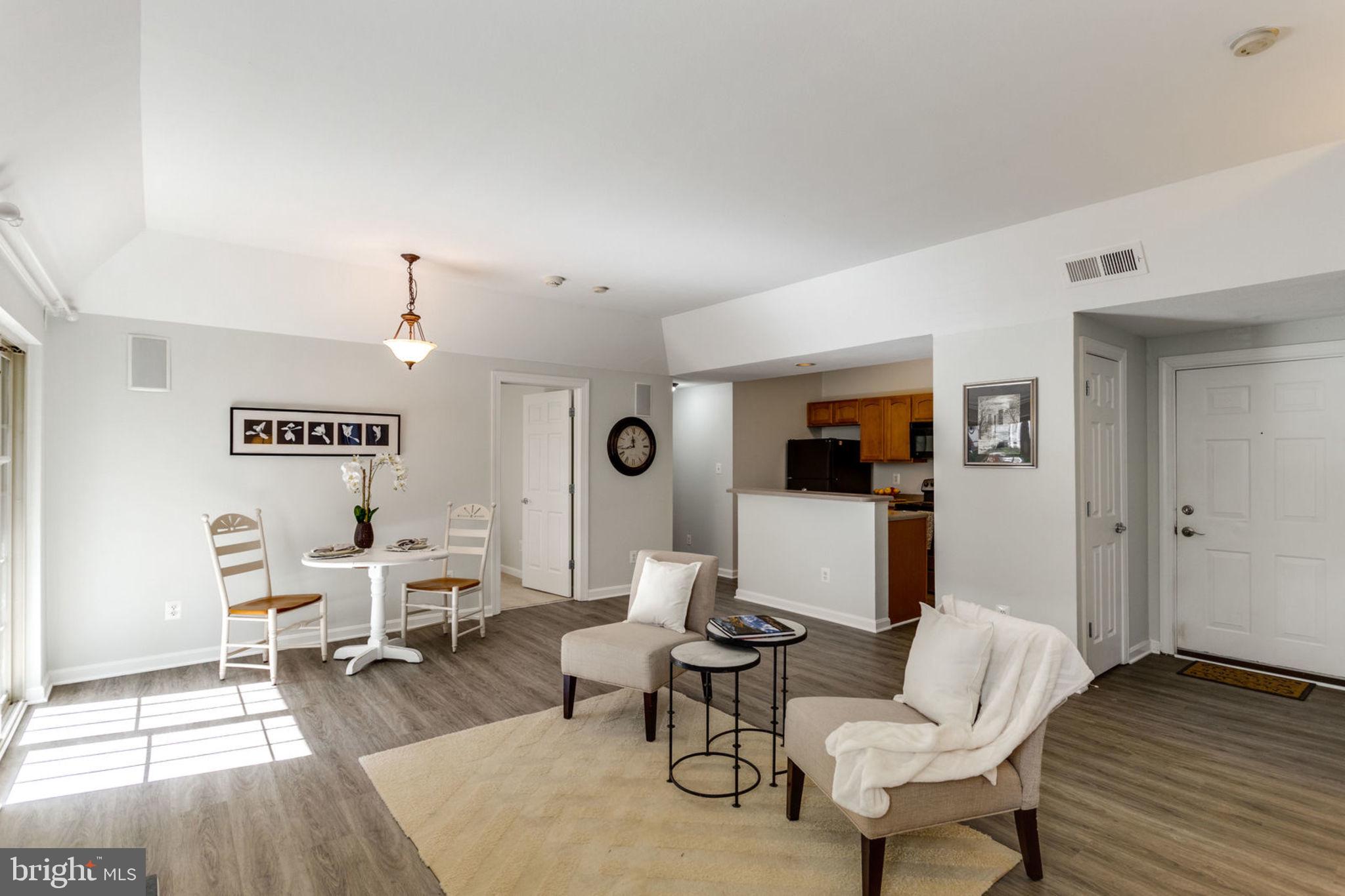 PENDERBROOK SQUARE CONDOMINIUMS - Residential