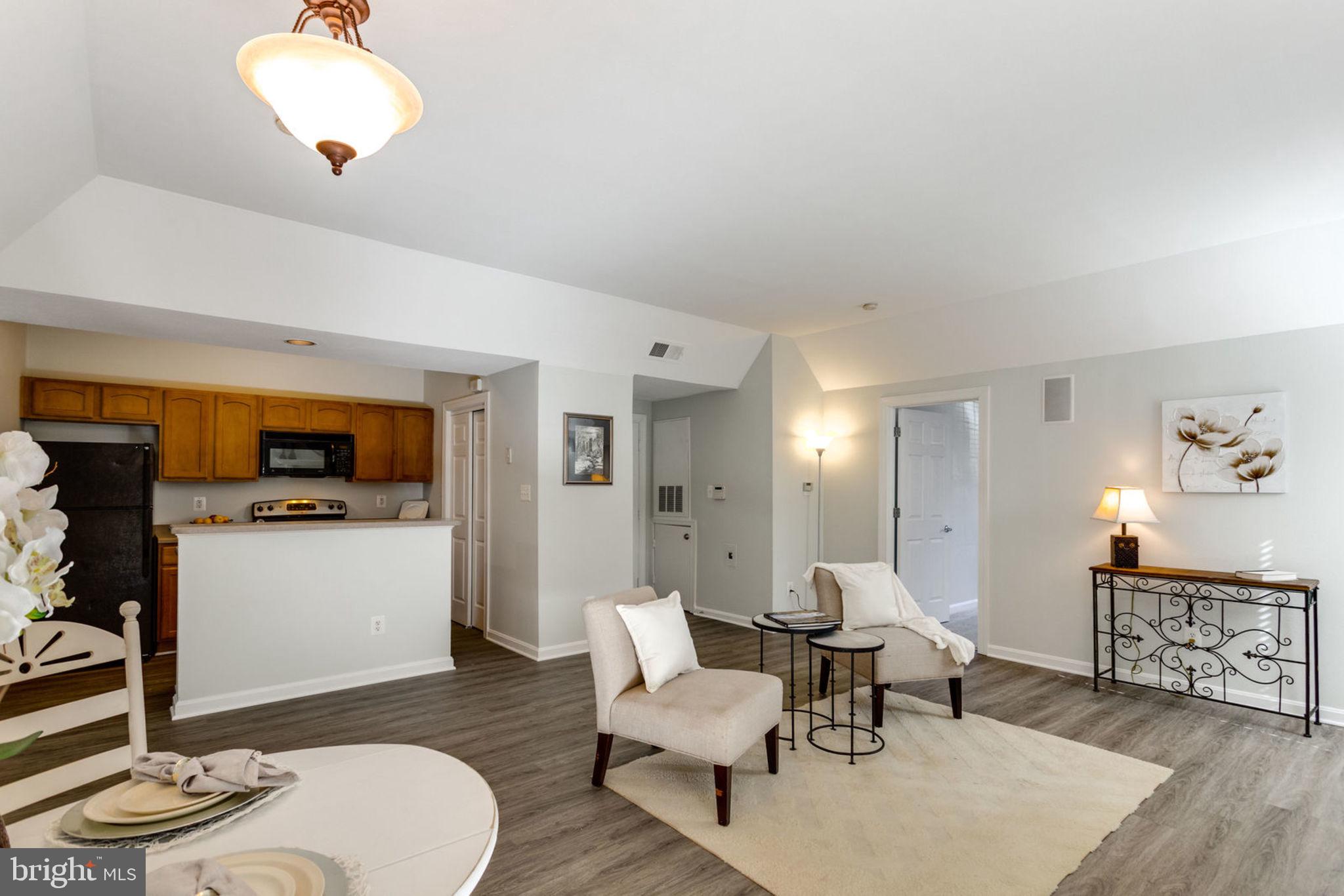 PENDERBROOK SQUARE CONDOMINIUMS - Residential