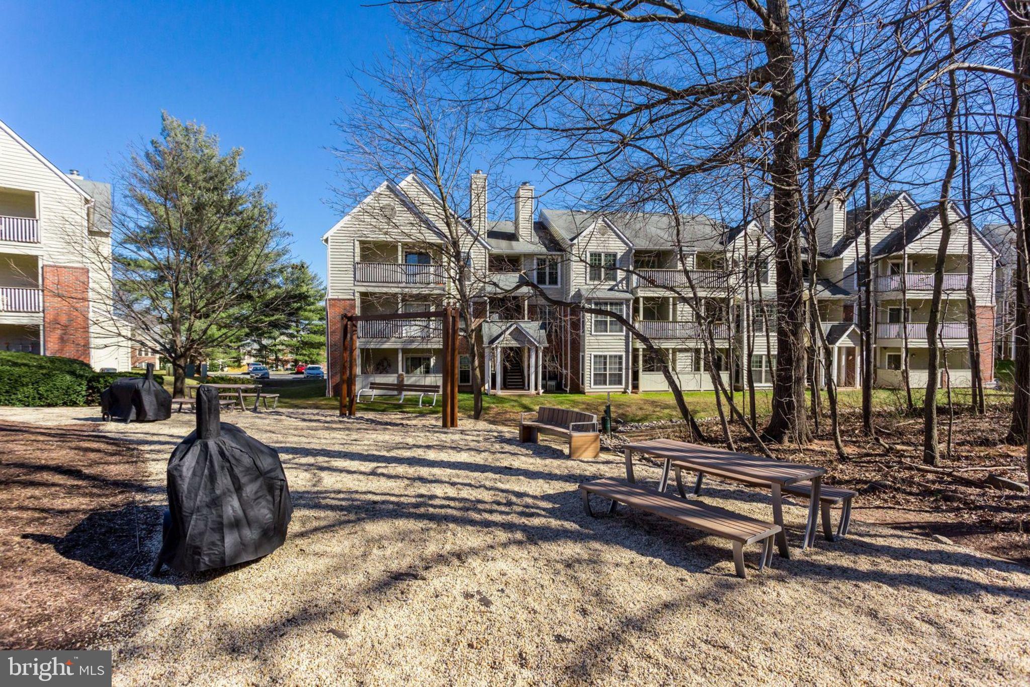 PENDERBROOK SQUARE CONDOMINIUMS - Residential