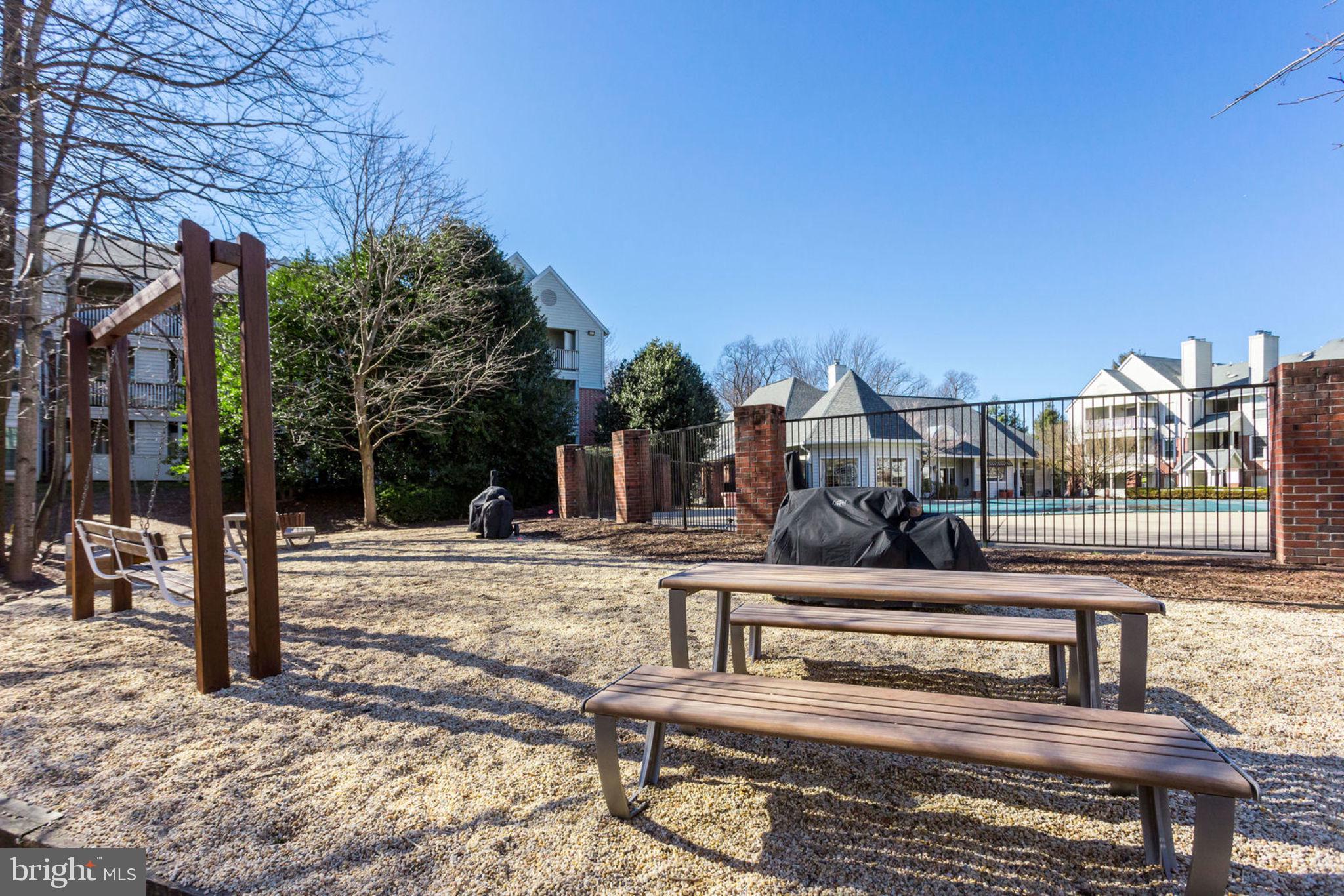 PENDERBROOK SQUARE CONDOMINIUMS - Residential