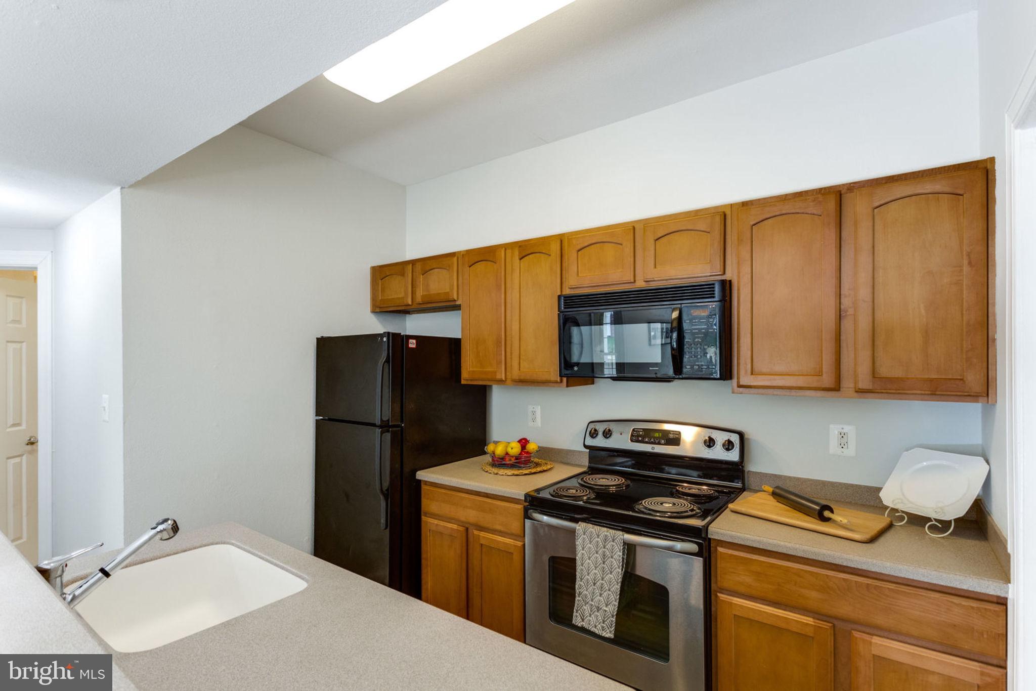 PENDERBROOK SQUARE CONDOMINIUMS - Residential