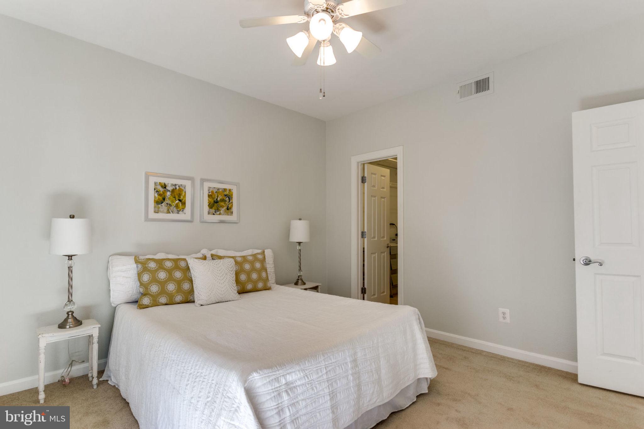 PENDERBROOK SQUARE CONDOMINIUMS - Residential