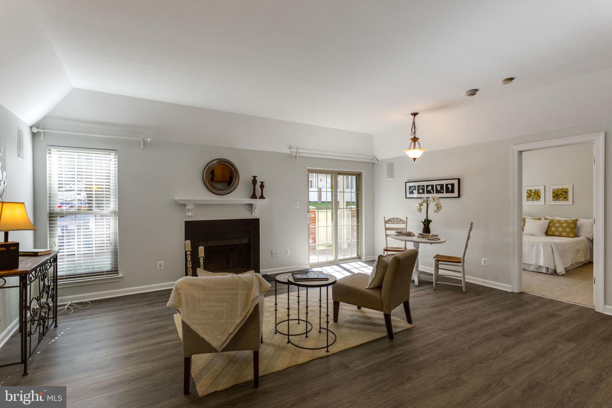 PENDERBROOK SQUARE CONDOMINIUMS - Residential