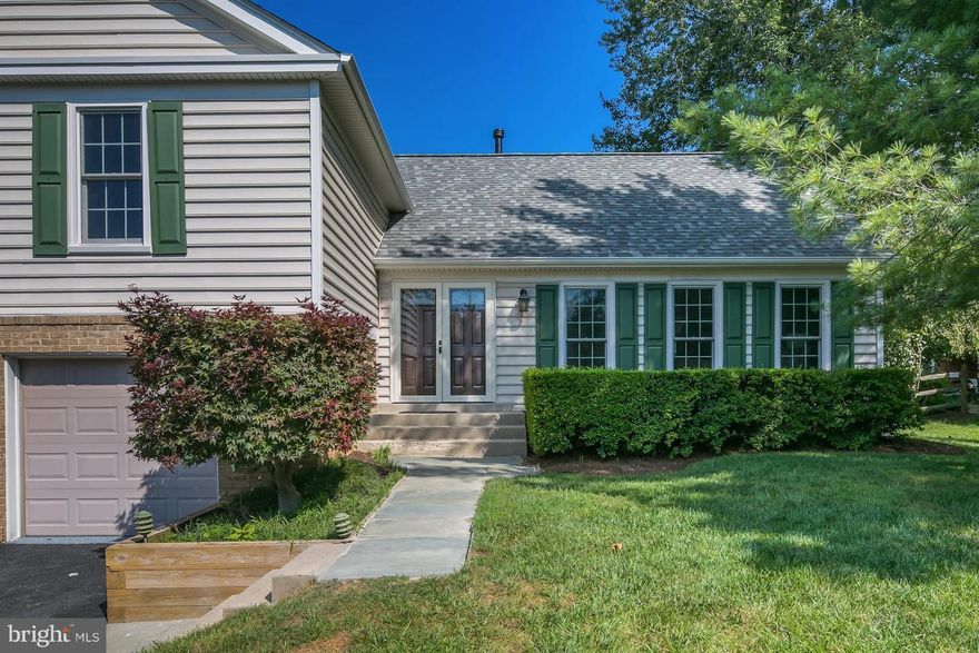 Wow wait to see this completely Renovated  beautiful homeGourmet Kit W New SS Appliances,Granite& Dual Ovens,Opens to Deck.Hardwood Floors Throughout ,F  Finished Lower Level  W Out To Patio,Fully fenced Yard & much More.Minutes to 270, near Pike & Rose.&Metro