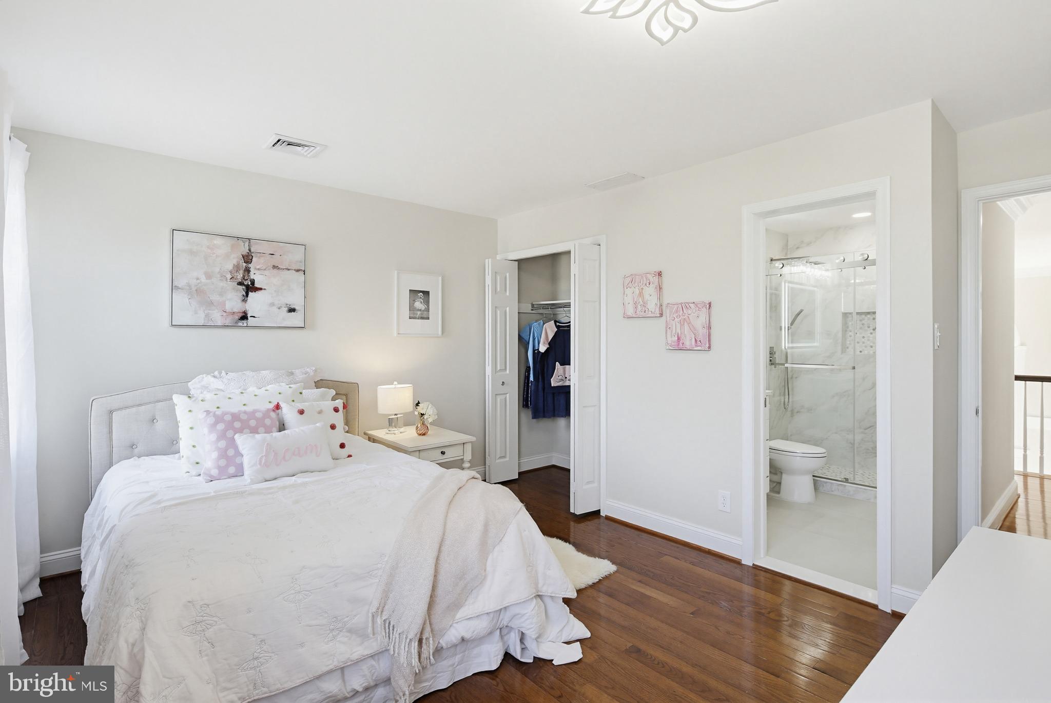 TWELVE HILLS - Residential