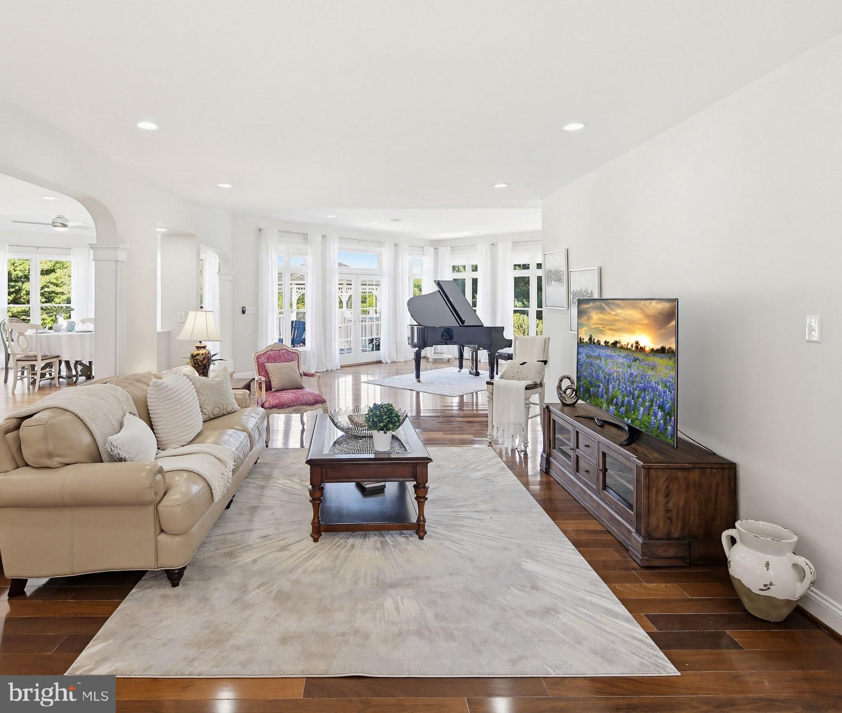 TWELVE HILLS - Residential