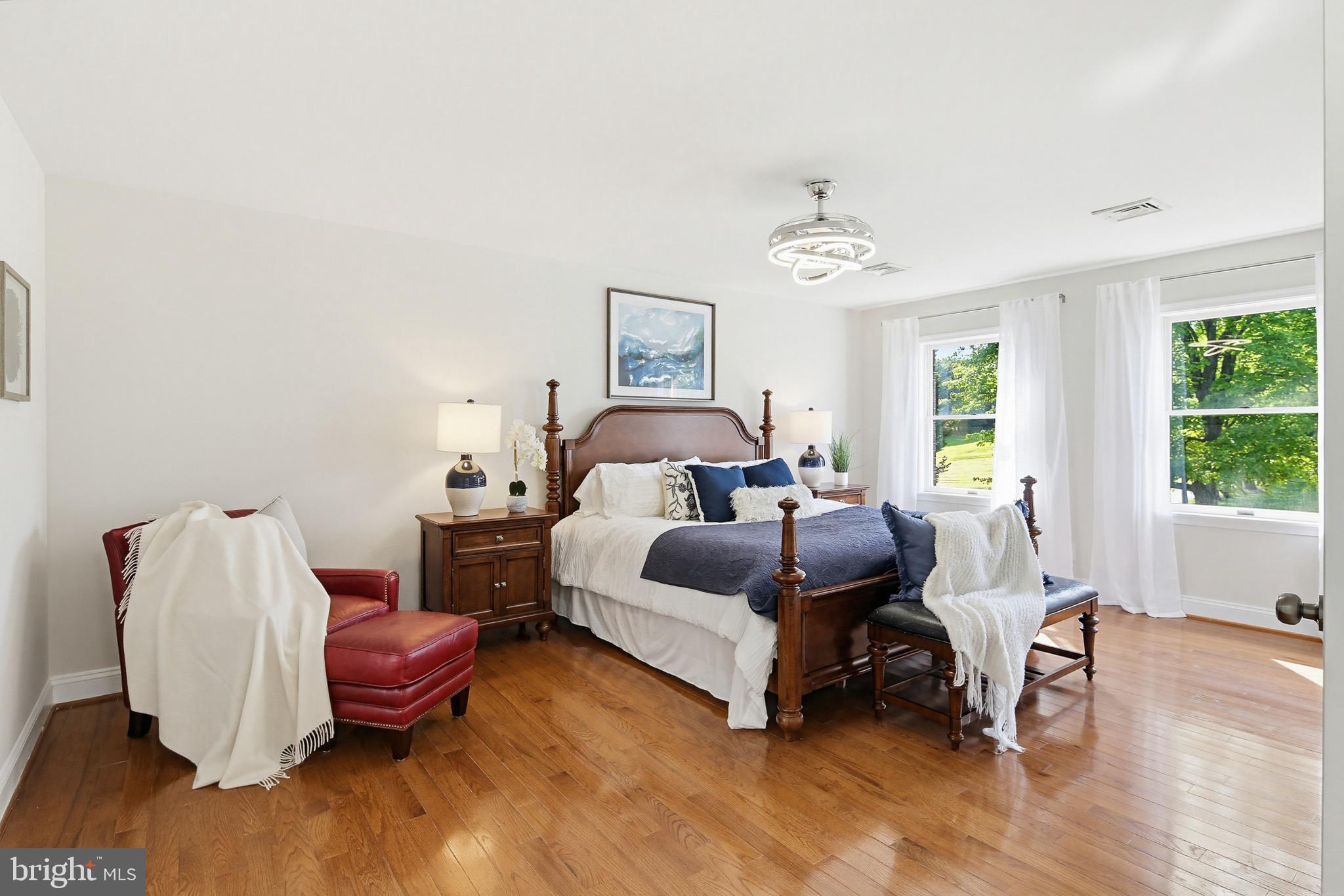 TWELVE HILLS - Residential