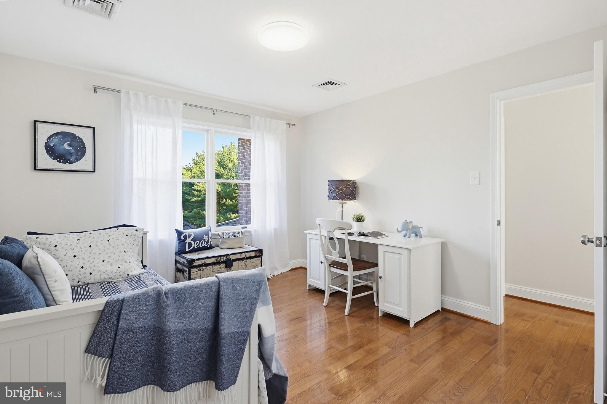 TWELVE HILLS - Residential