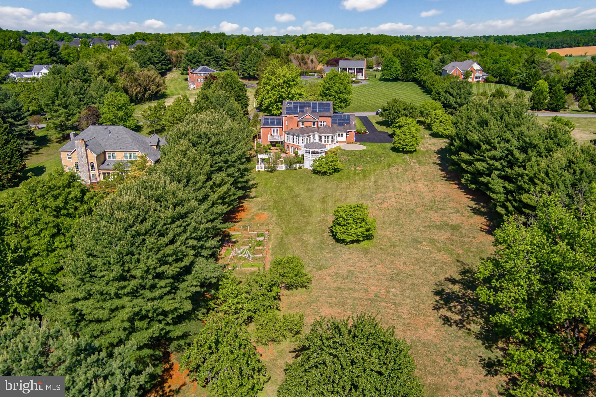 TWELVE HILLS - Residential