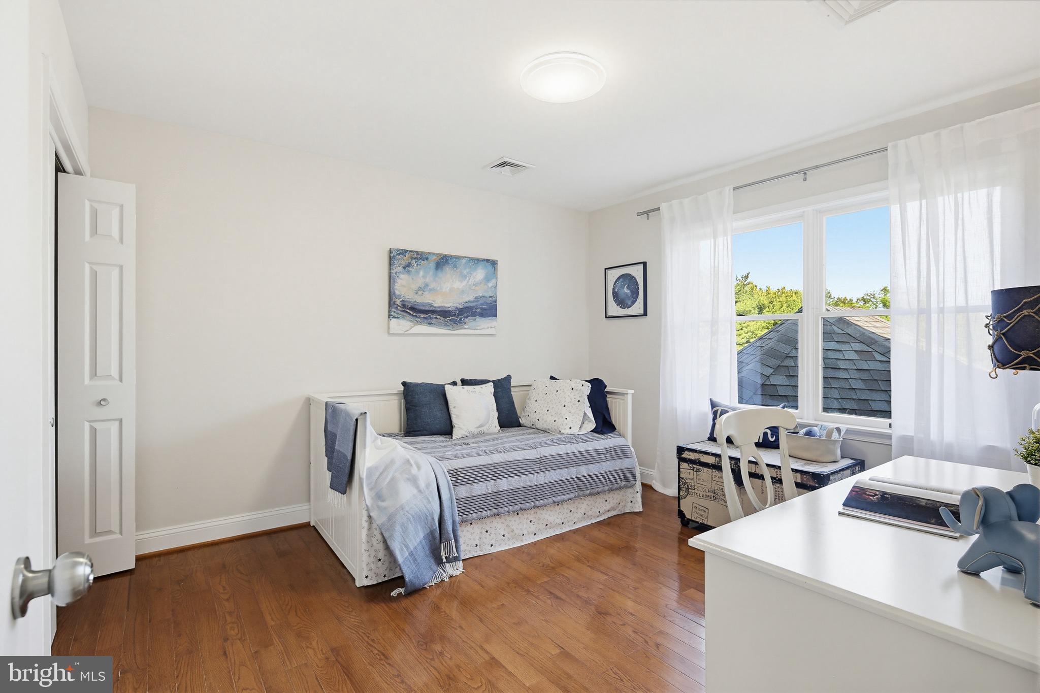 TWELVE HILLS - Residential