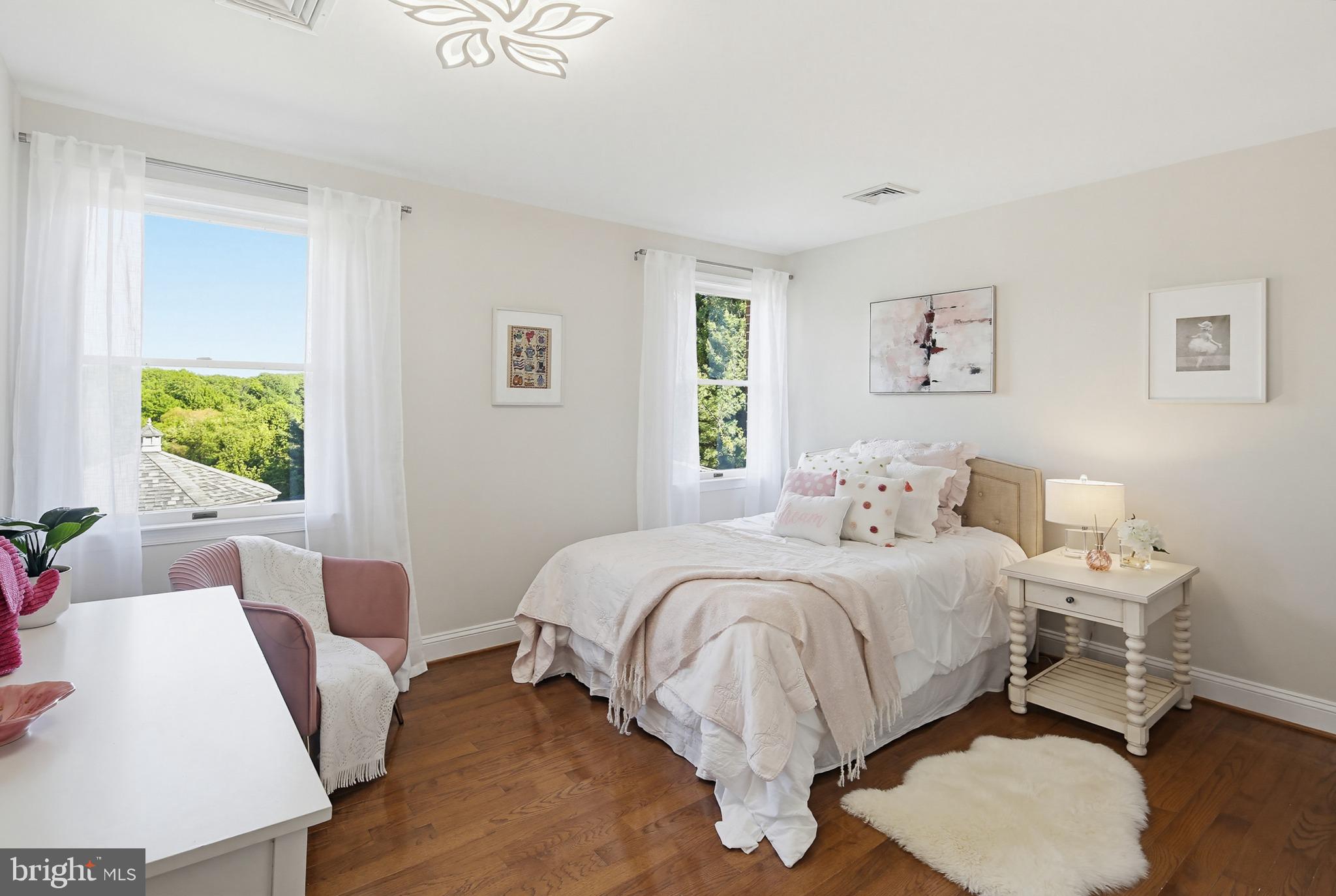 TWELVE HILLS - Residential