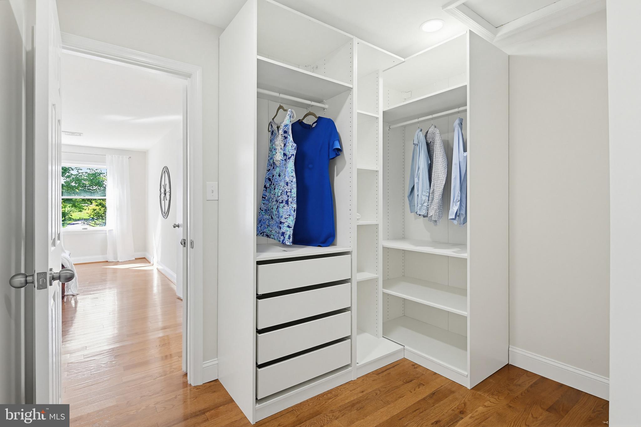 TWELVE HILLS - Residential