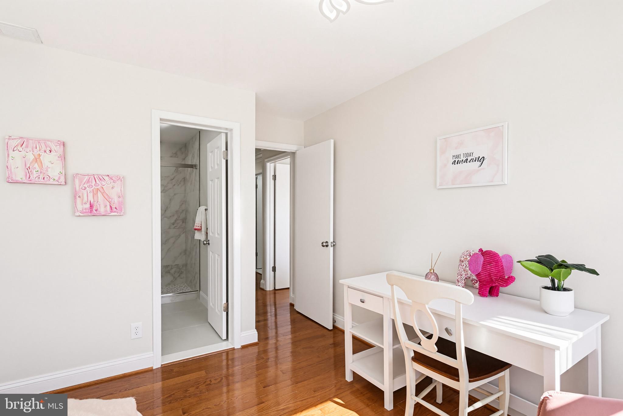 TWELVE HILLS - Residential