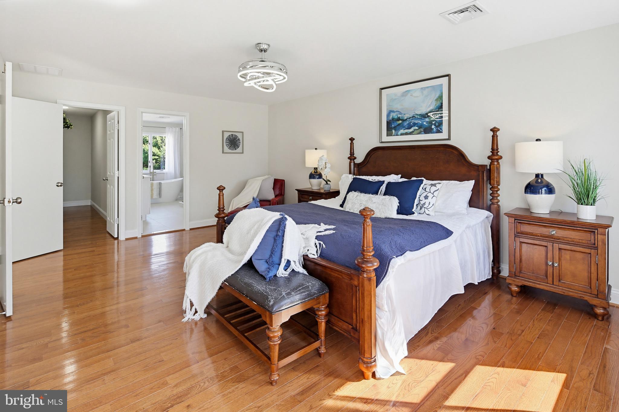 TWELVE HILLS - Residential
