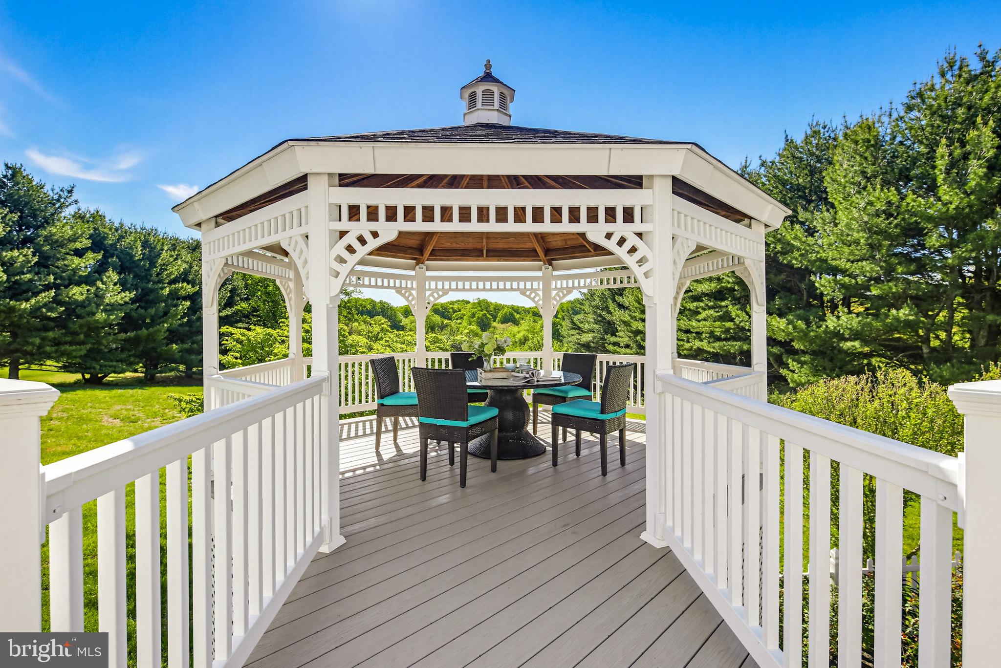 TWELVE HILLS - Residential