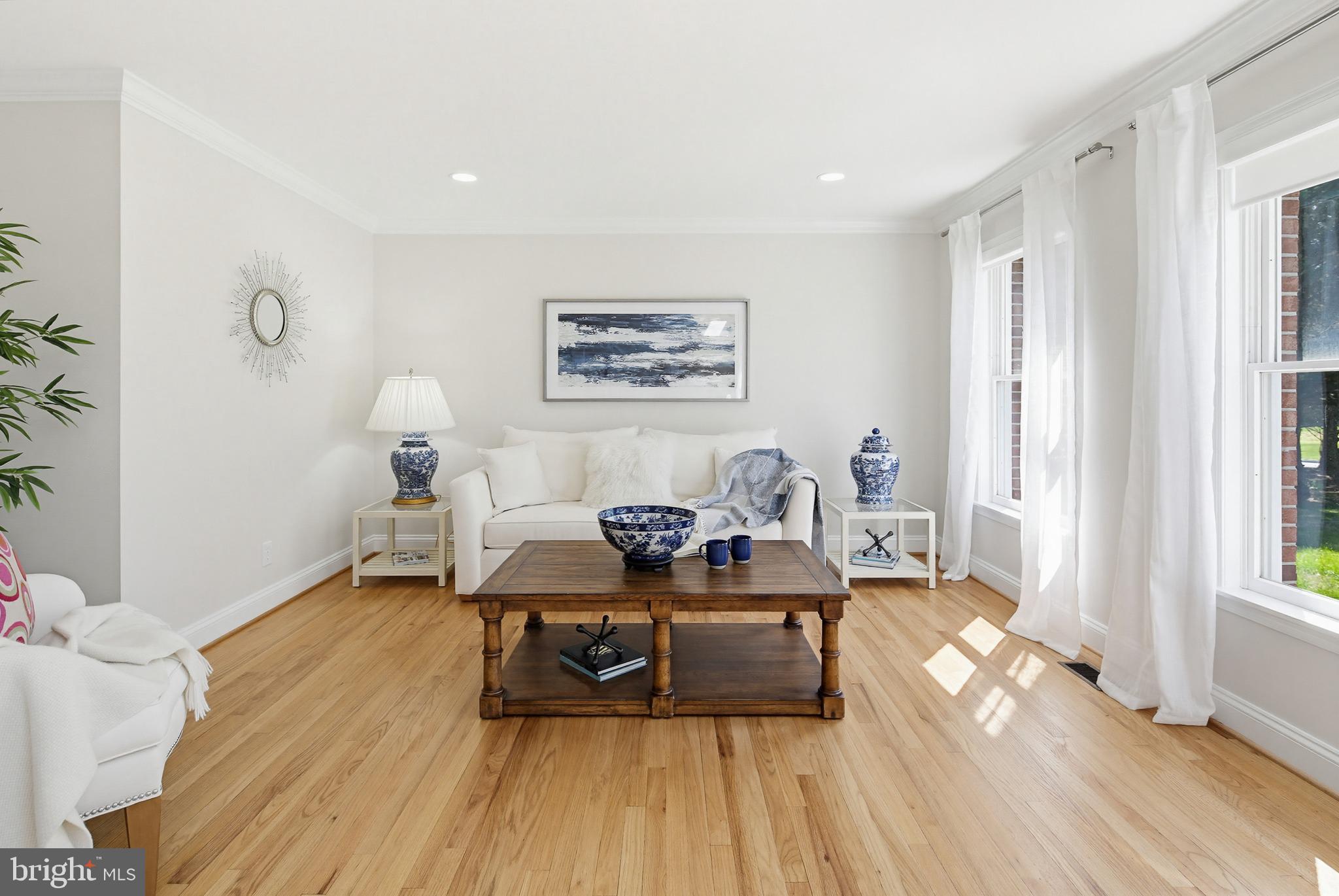 TWELVE HILLS - Residential