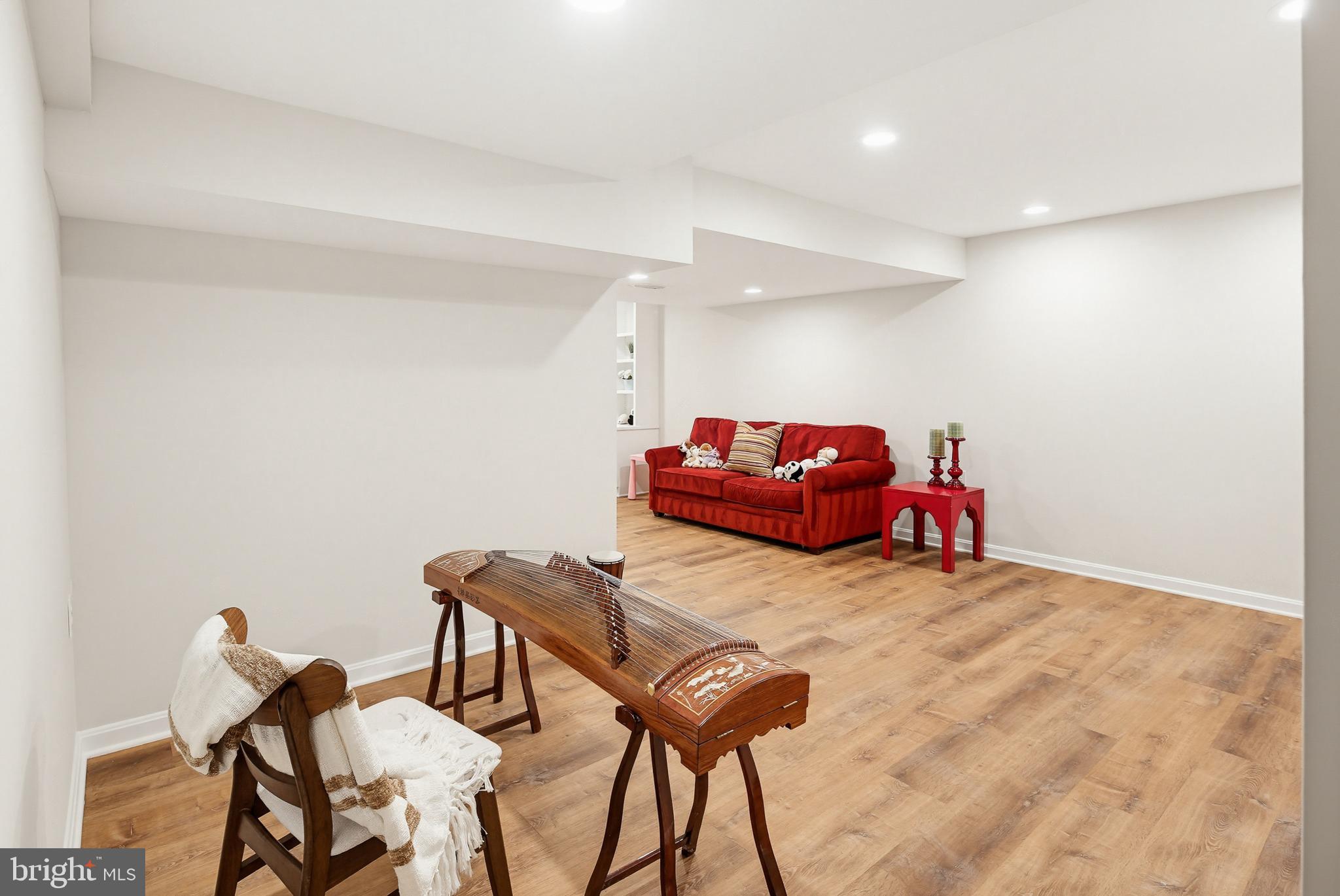 TWELVE HILLS - Residential