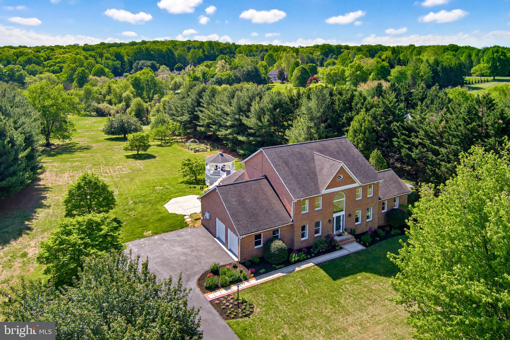 TWELVE HILLS - Residential