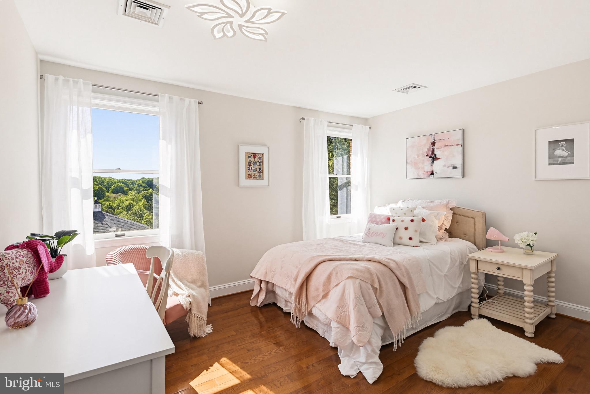 TWELVE HILLS - Residential
