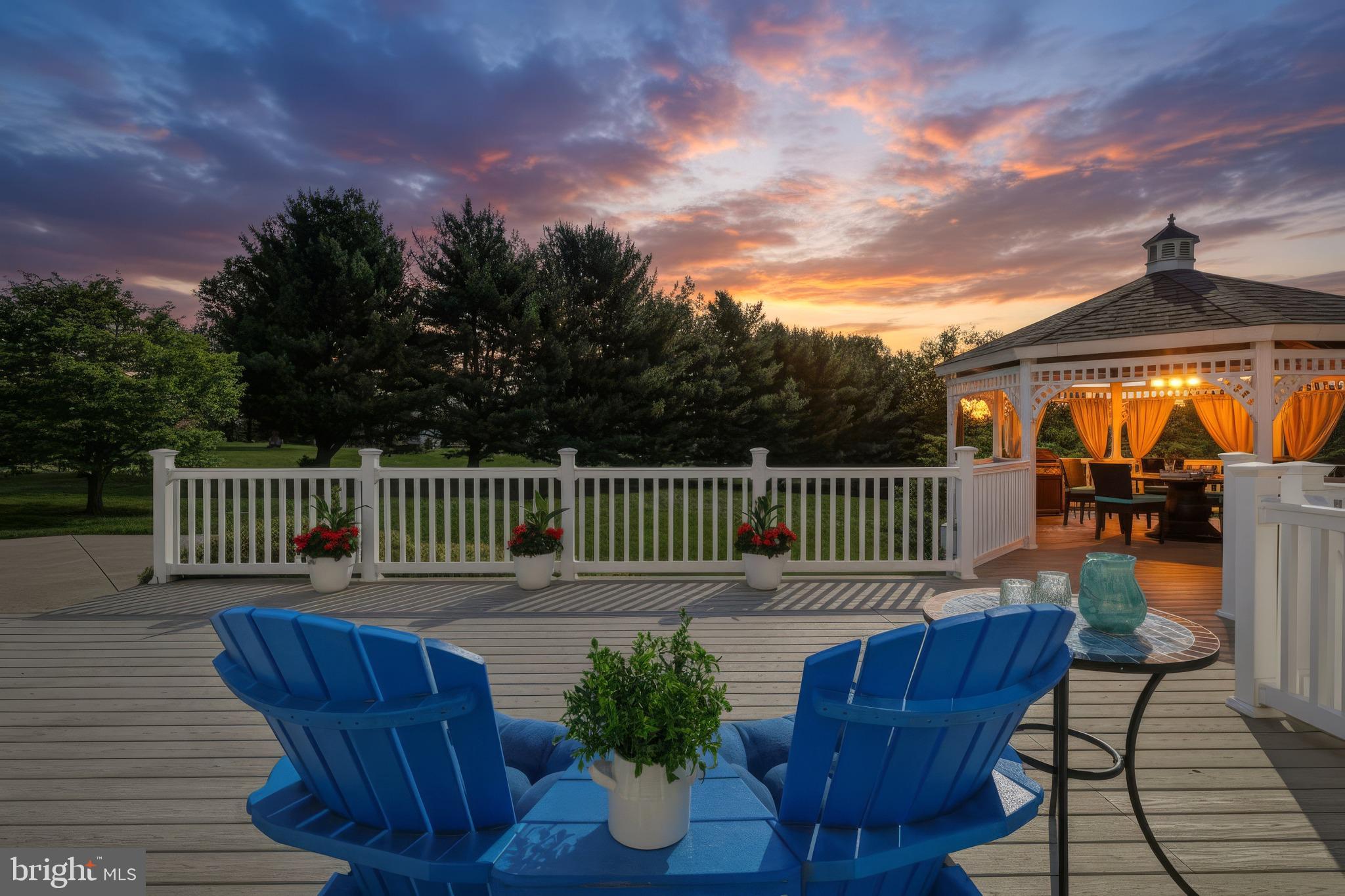 TWELVE HILLS - Residential