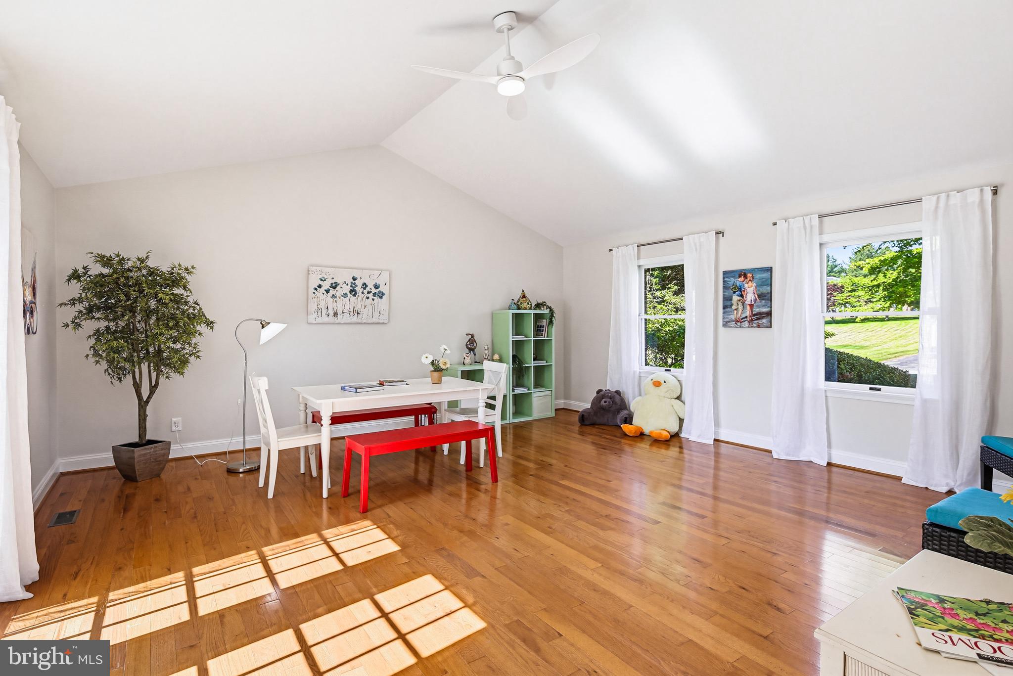 TWELVE HILLS - Residential