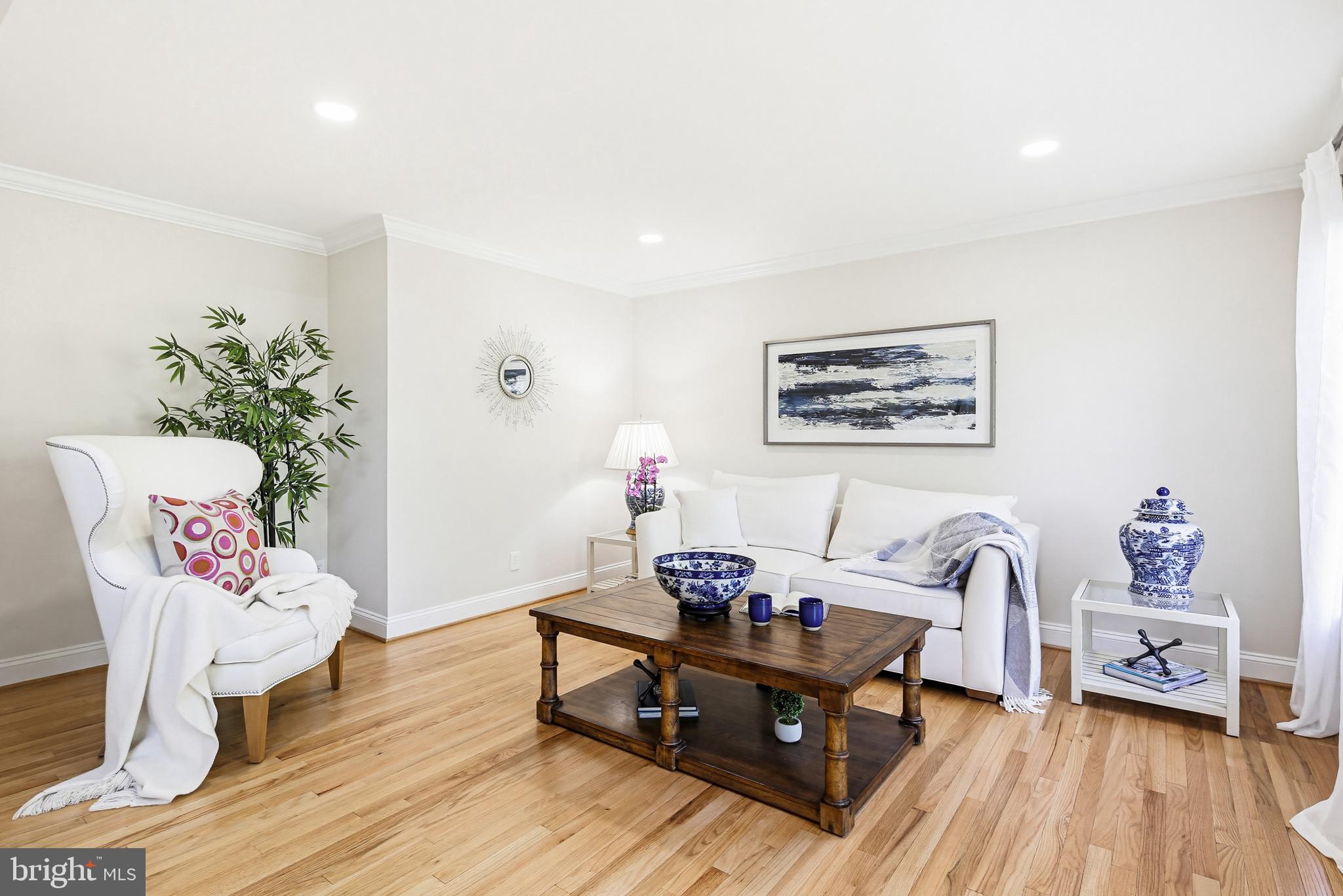 TWELVE HILLS - Residential