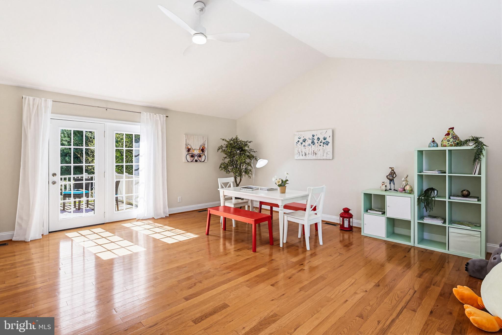 TWELVE HILLS - Residential