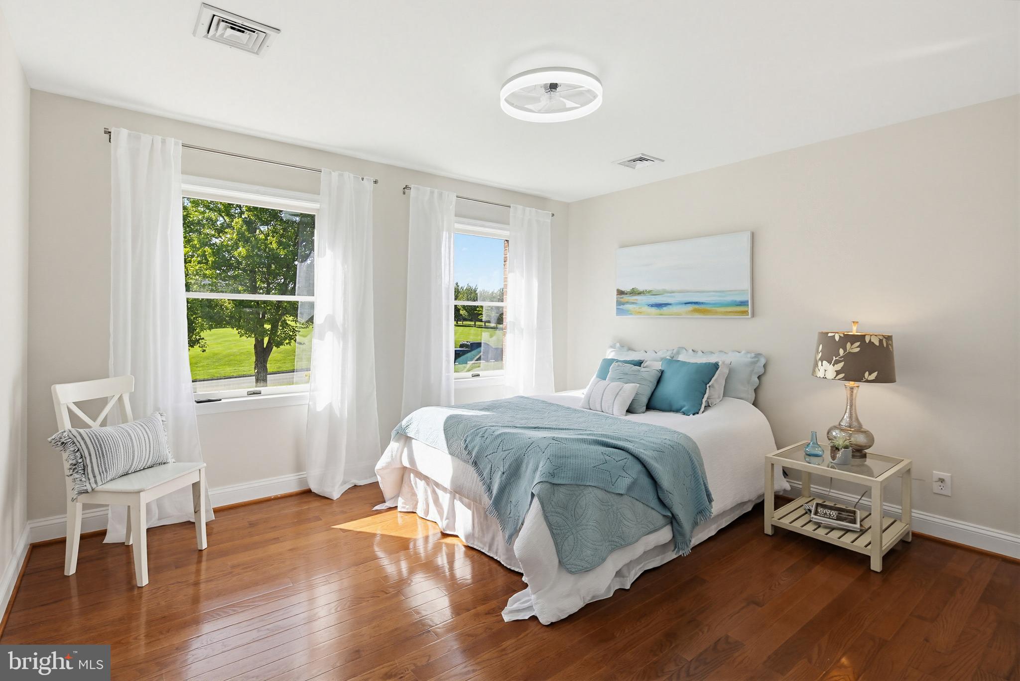 TWELVE HILLS - Residential
