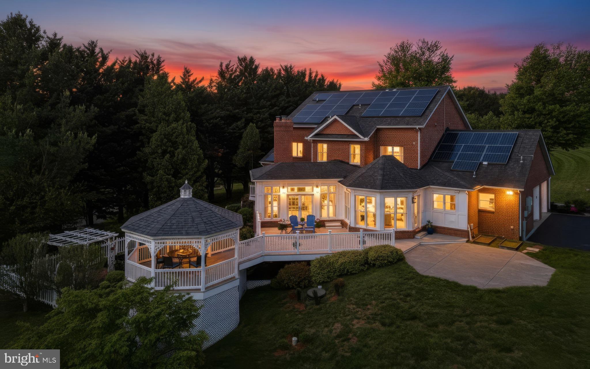 TWELVE HILLS - Residential