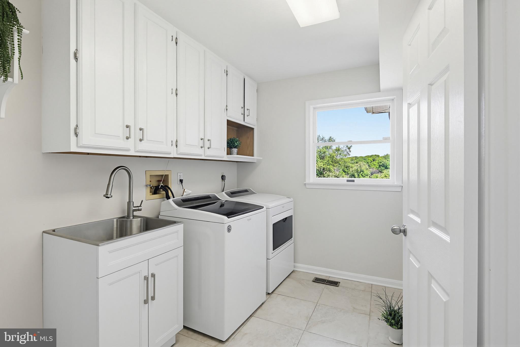 TWELVE HILLS - Residential