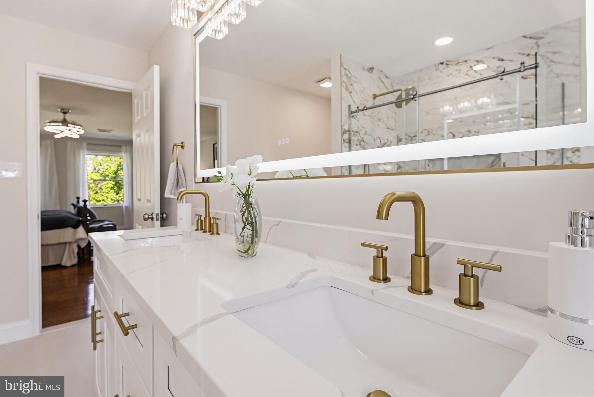 TWELVE HILLS - Residential