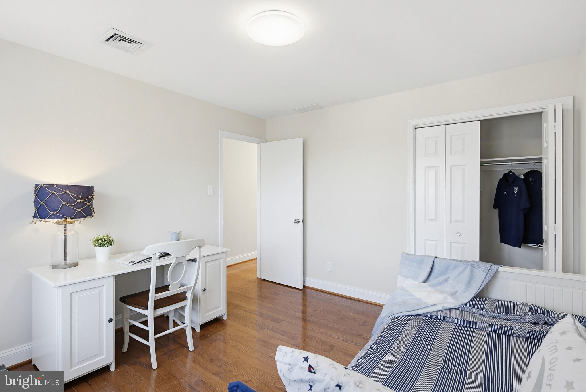 TWELVE HILLS - Residential