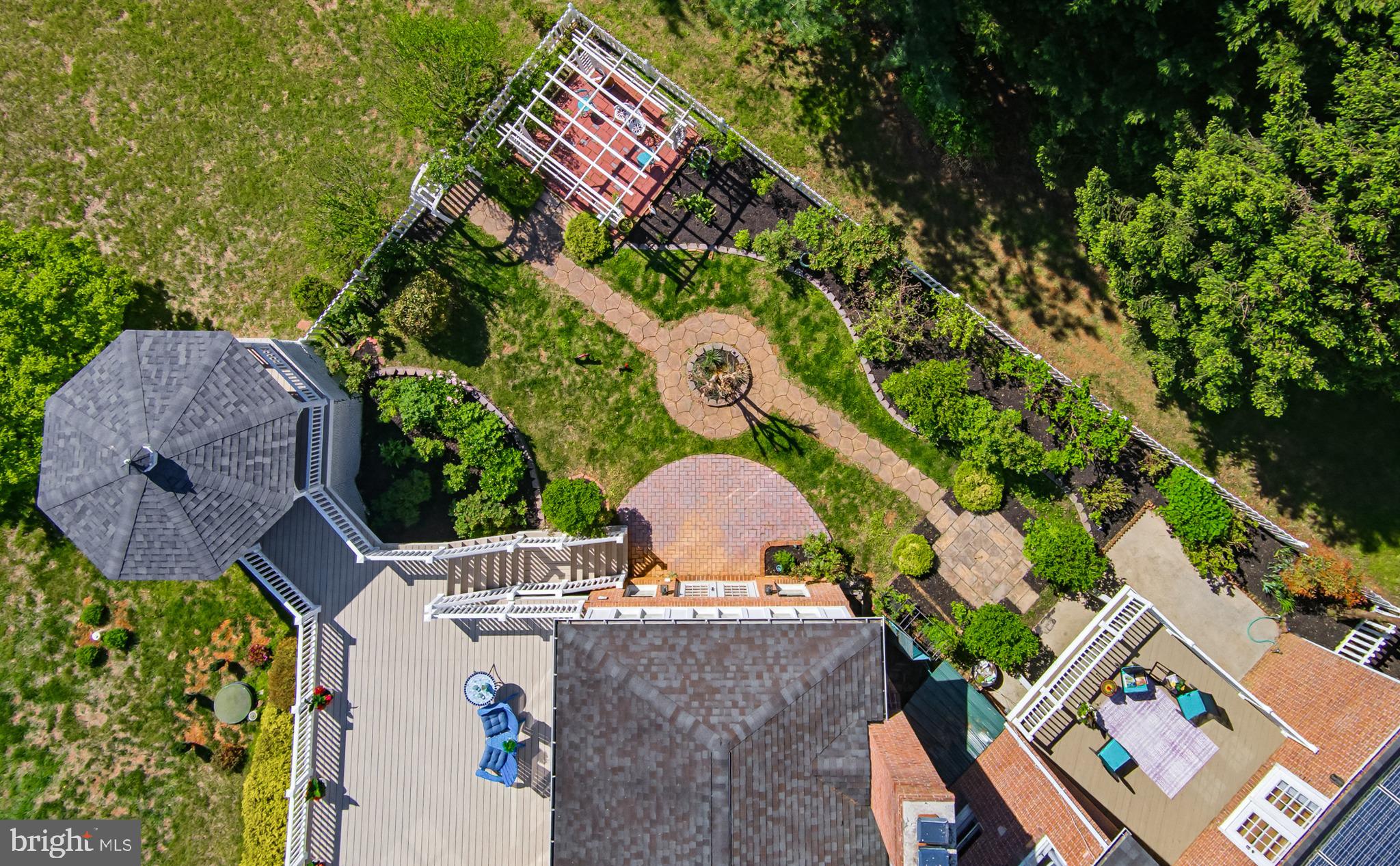 TWELVE HILLS - Residential
