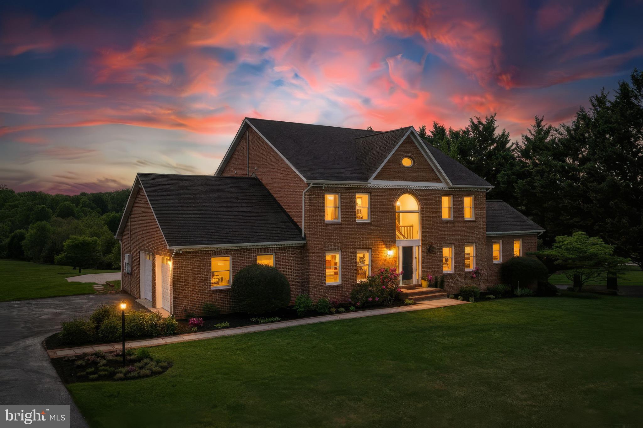 TWELVE HILLS - Residential
