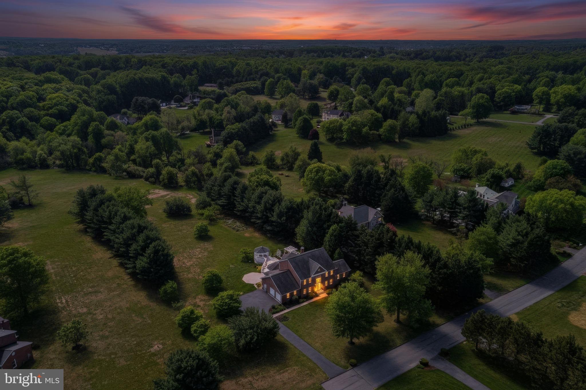 TWELVE HILLS - Residential