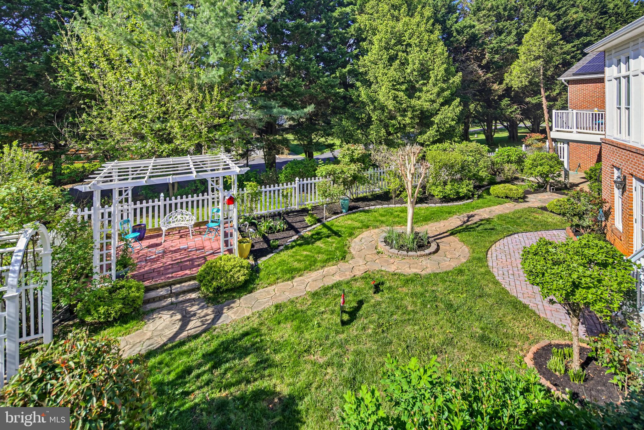 TWELVE HILLS - Residential