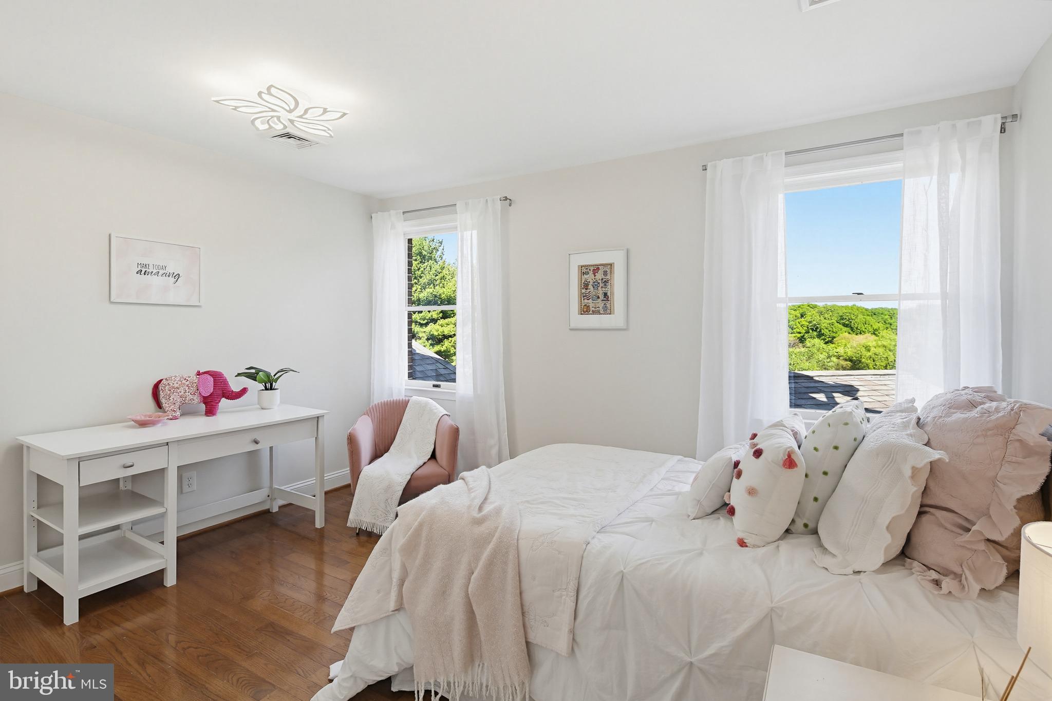 TWELVE HILLS - Residential