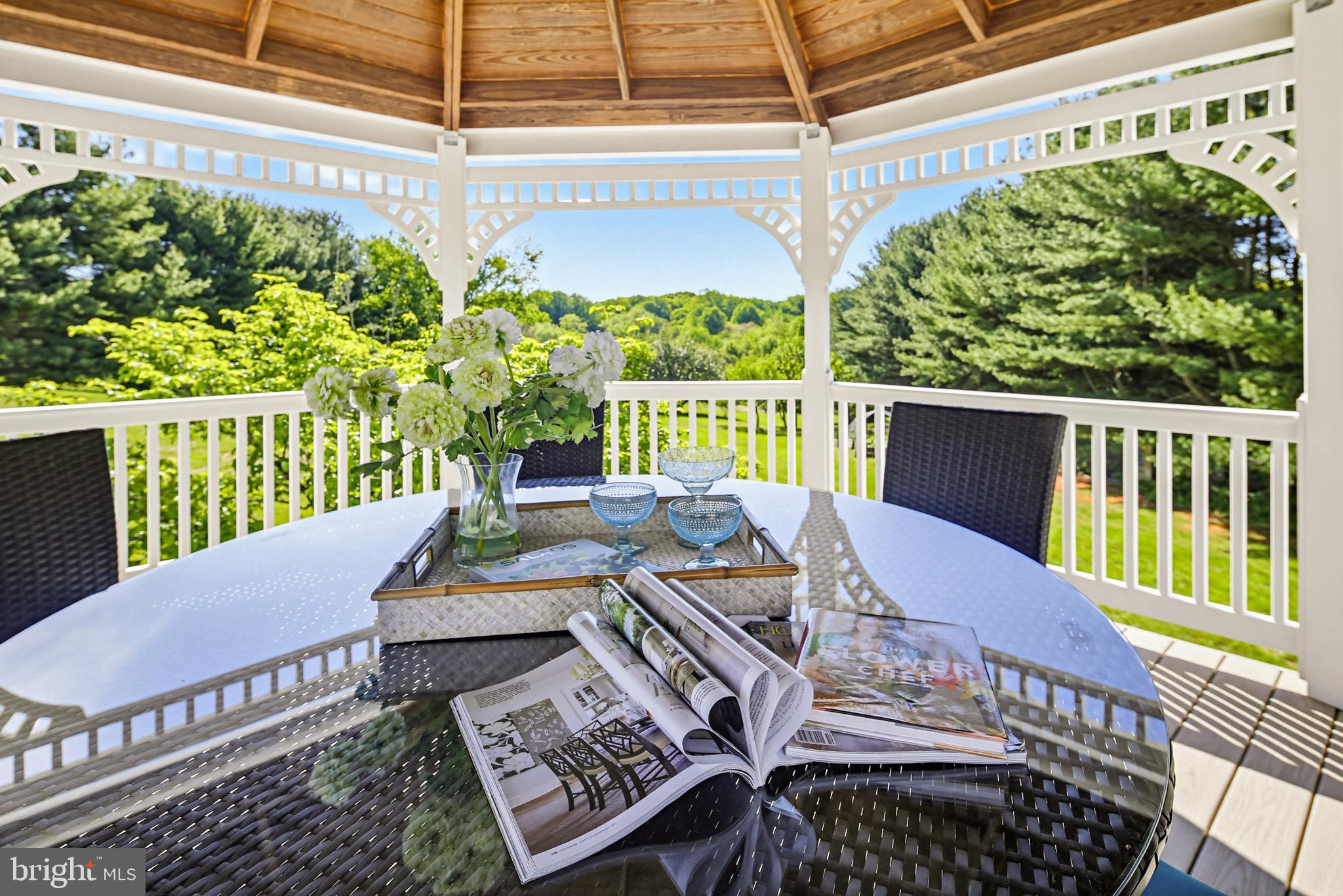 TWELVE HILLS - Residential