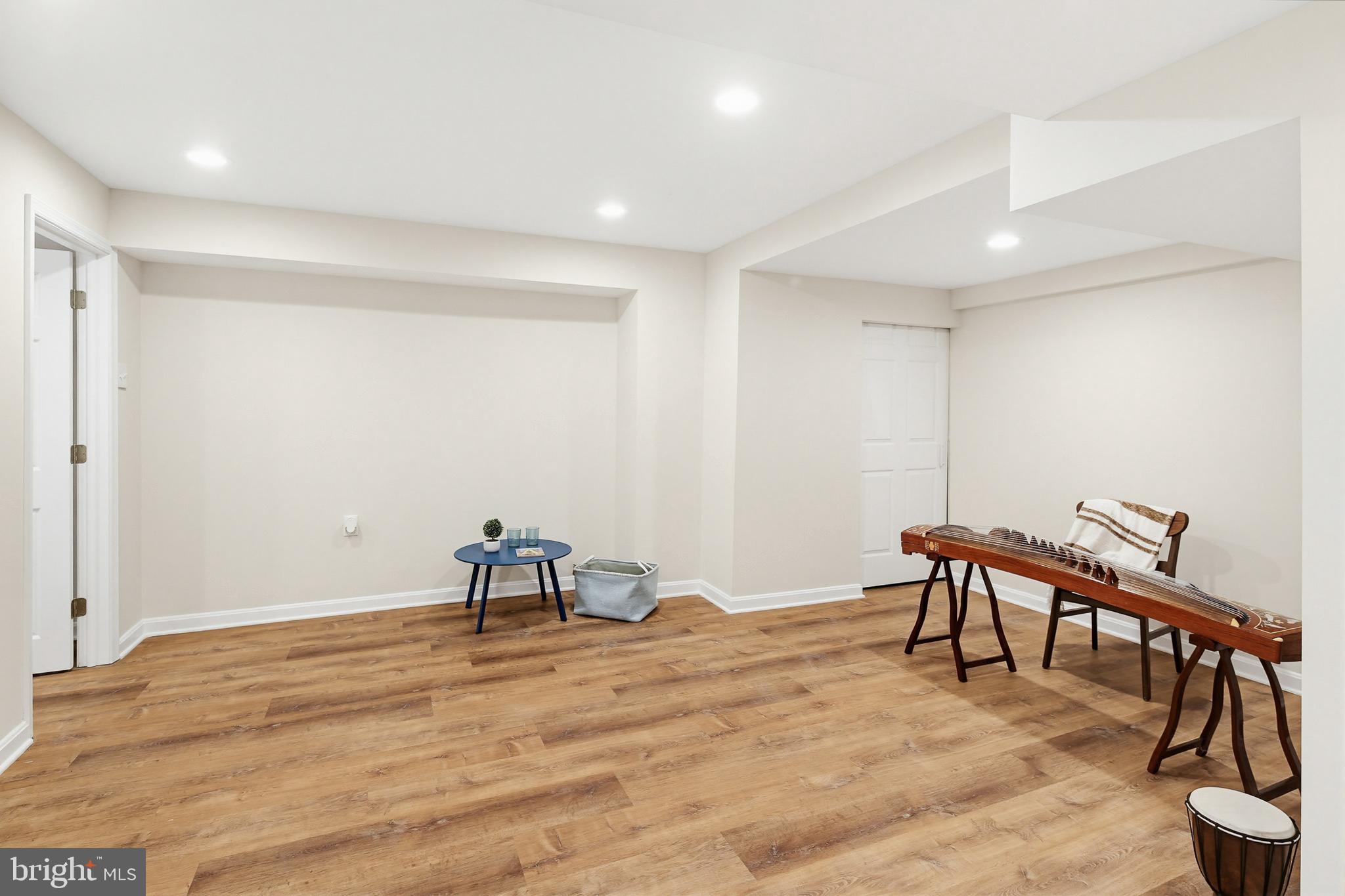 TWELVE HILLS - Residential