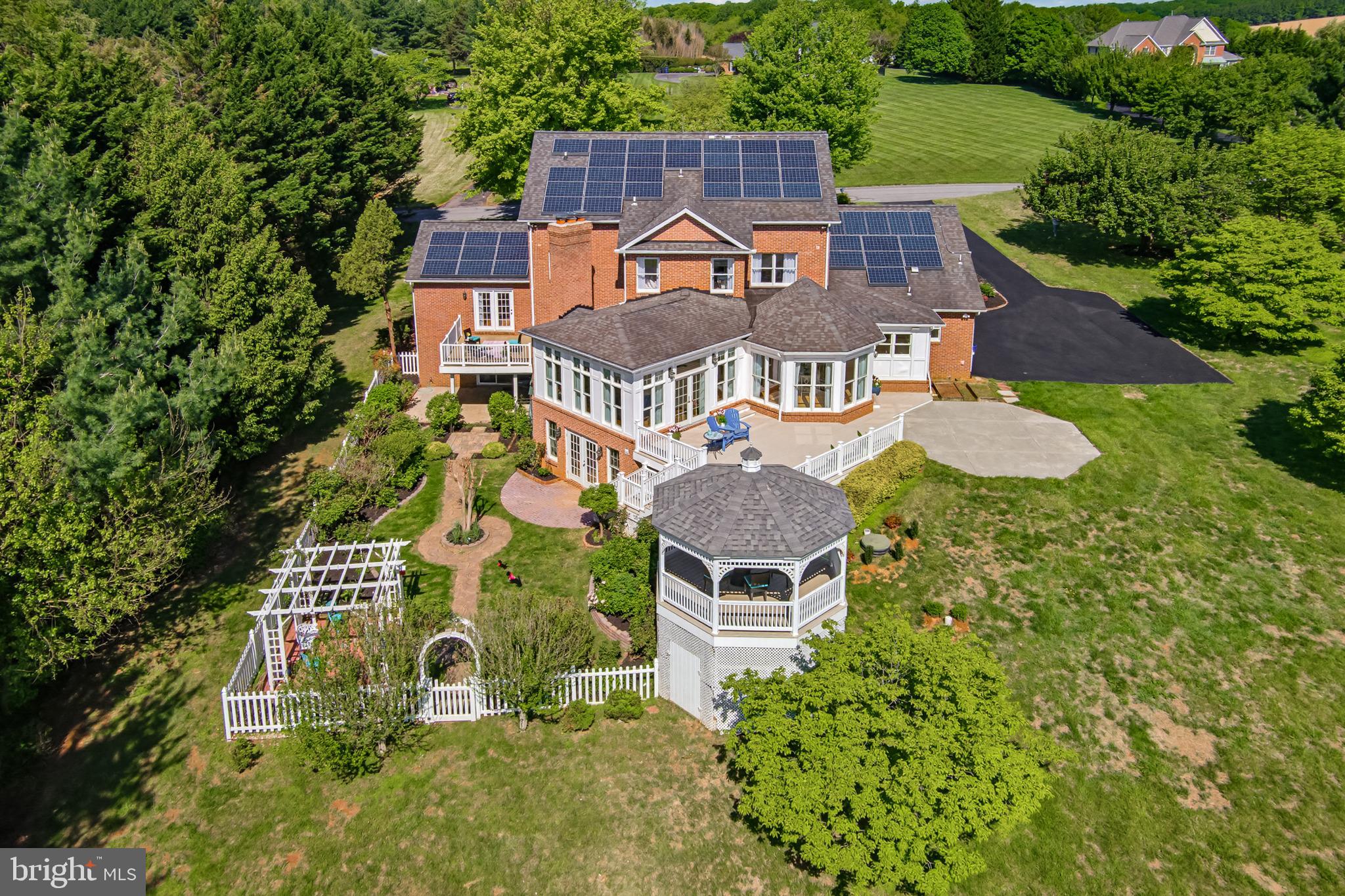 TWELVE HILLS - Residential