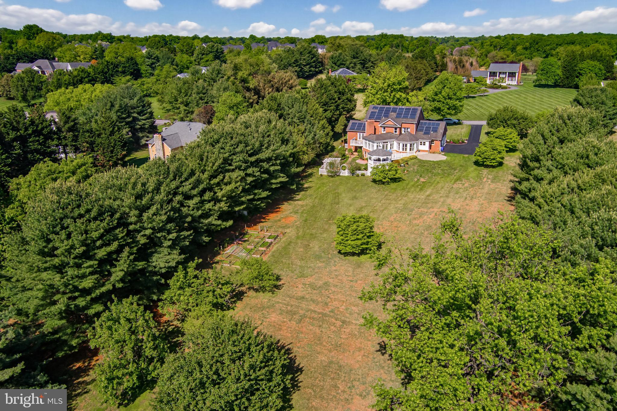 TWELVE HILLS - Residential