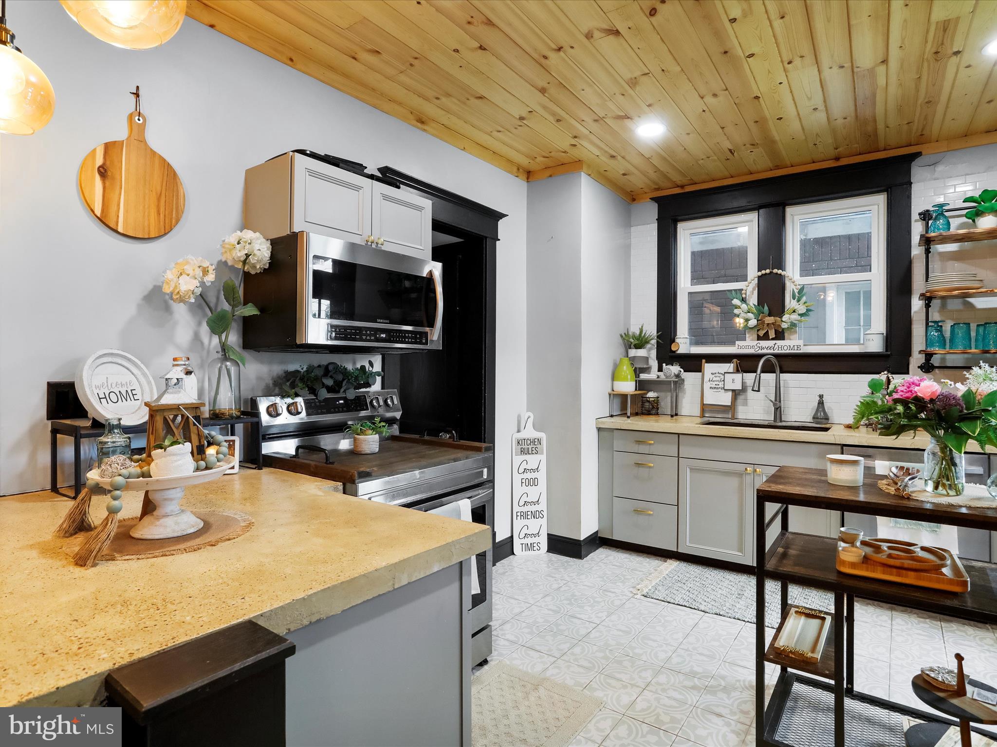 WEST SIDE - Residential