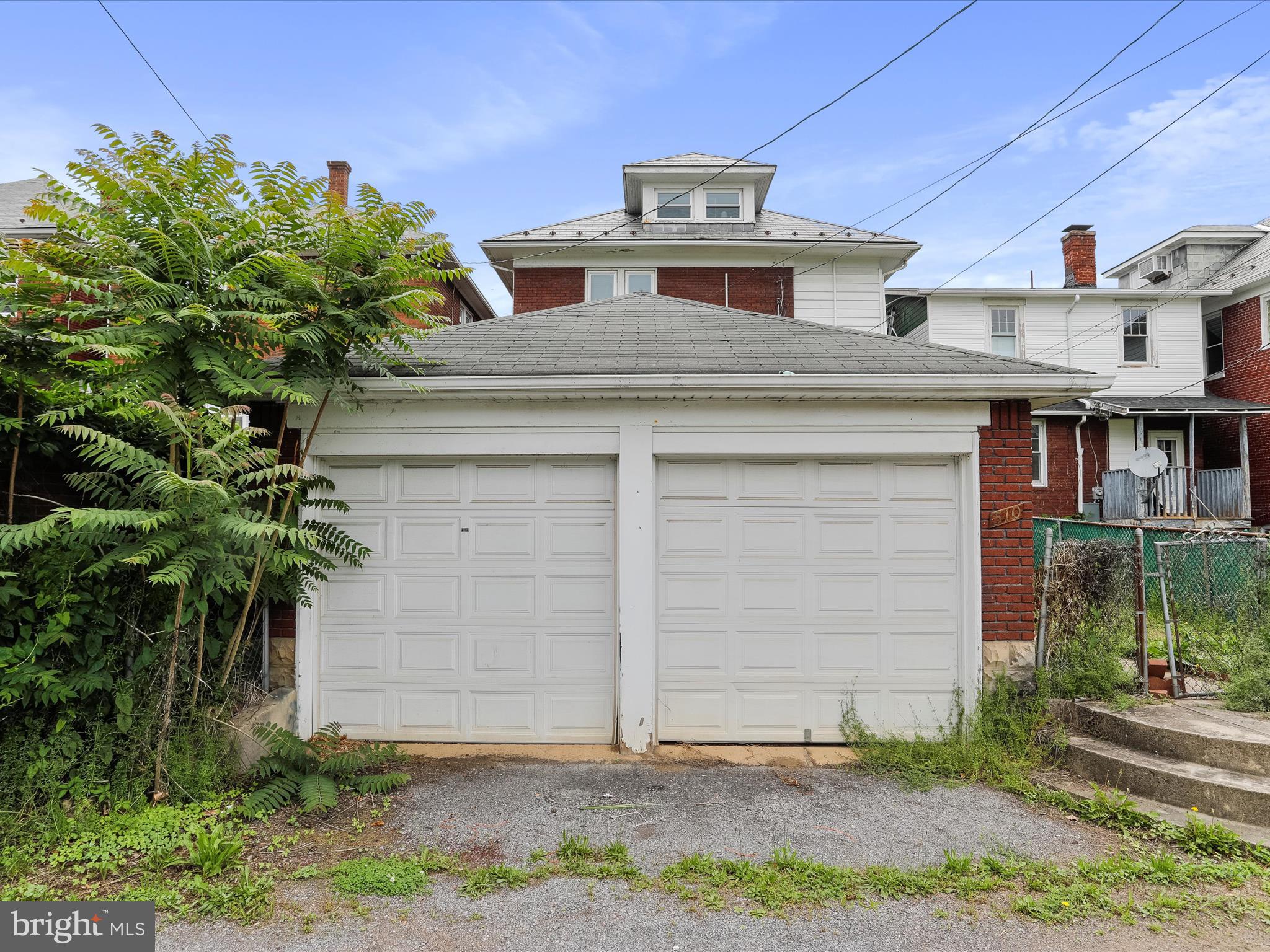 WEST SIDE - Residential