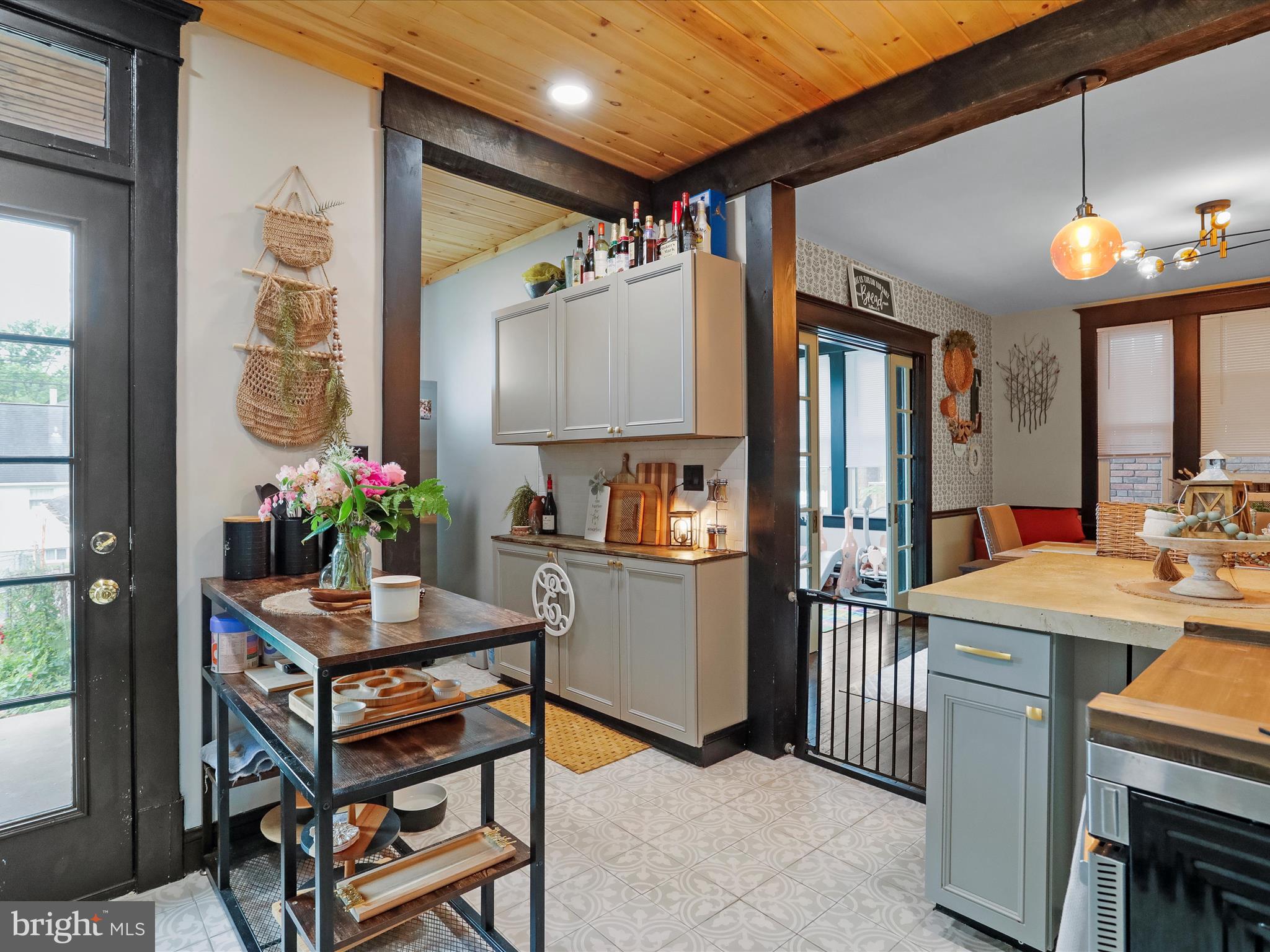 WEST SIDE - Residential