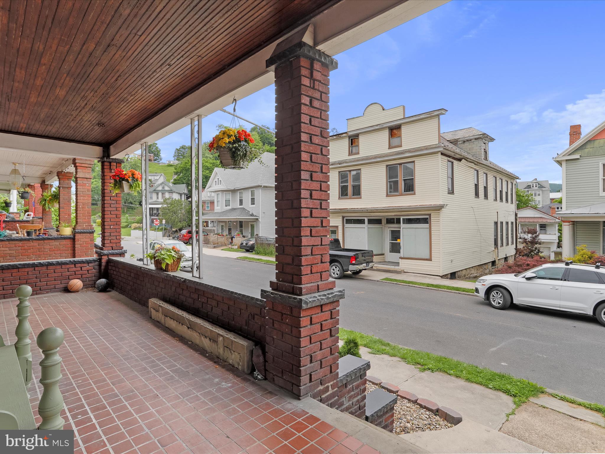 WEST SIDE - Residential