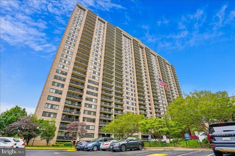 Photo of 5501 Seminary Road #1703S, FALLS CHURCH, VA 22041 (MLS # VAFX2302698)