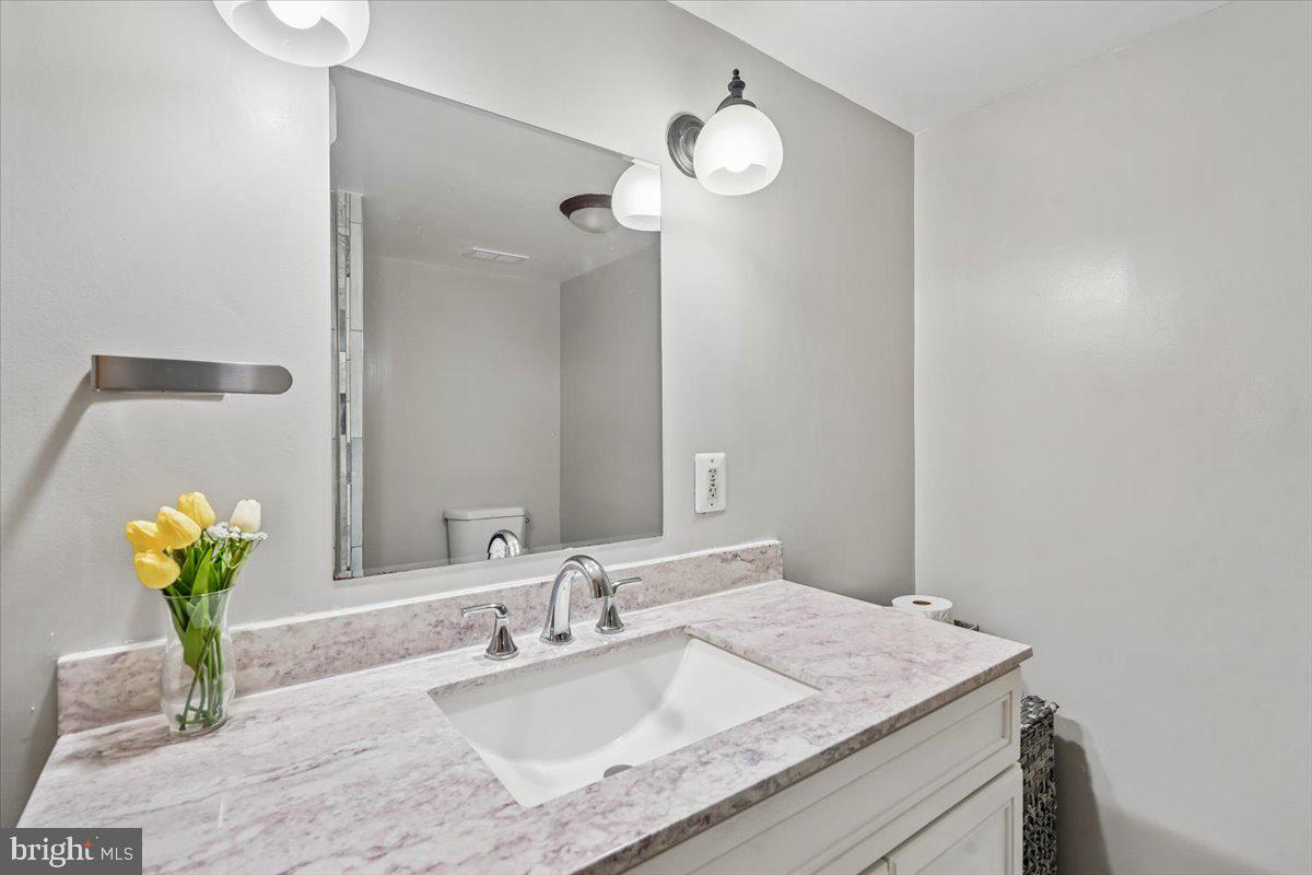 SKYLINE SQUARE CONDO - Residential