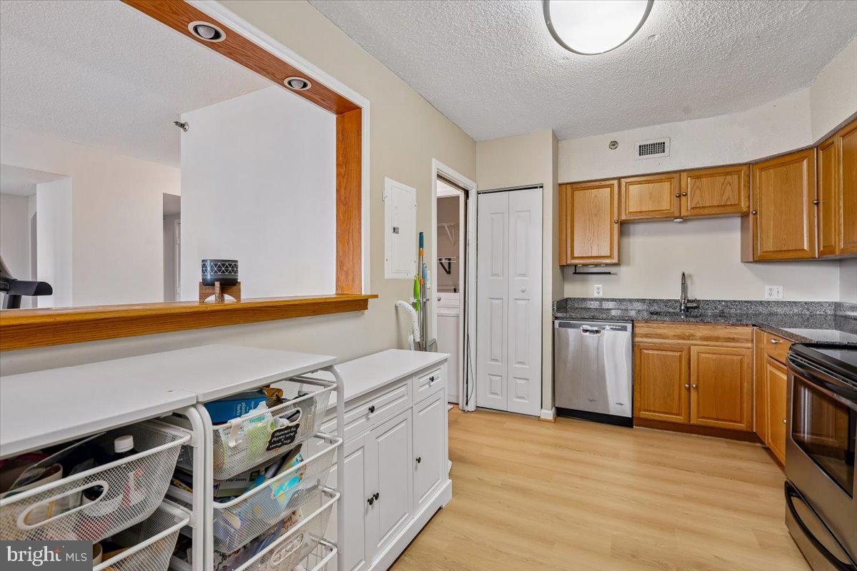 SKYLINE SQUARE CONDO - Residential