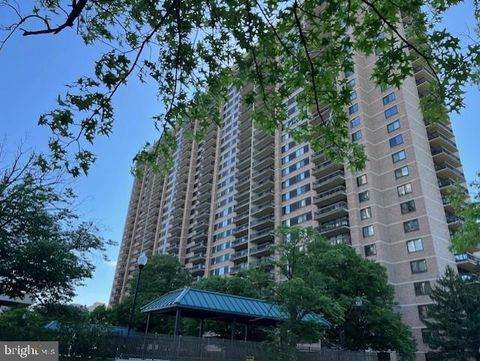 Photo of 5501 Seminary Road #1703S, FALLS CHURCH, VA 22041 (MLS # VAFX2302698)